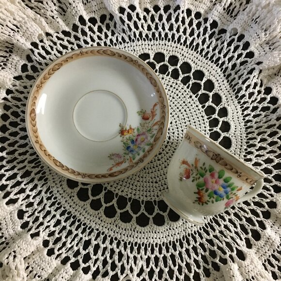 Minature Made In Japan Floral and Gold Teacup & Saucer Set - Picture 7 of 16